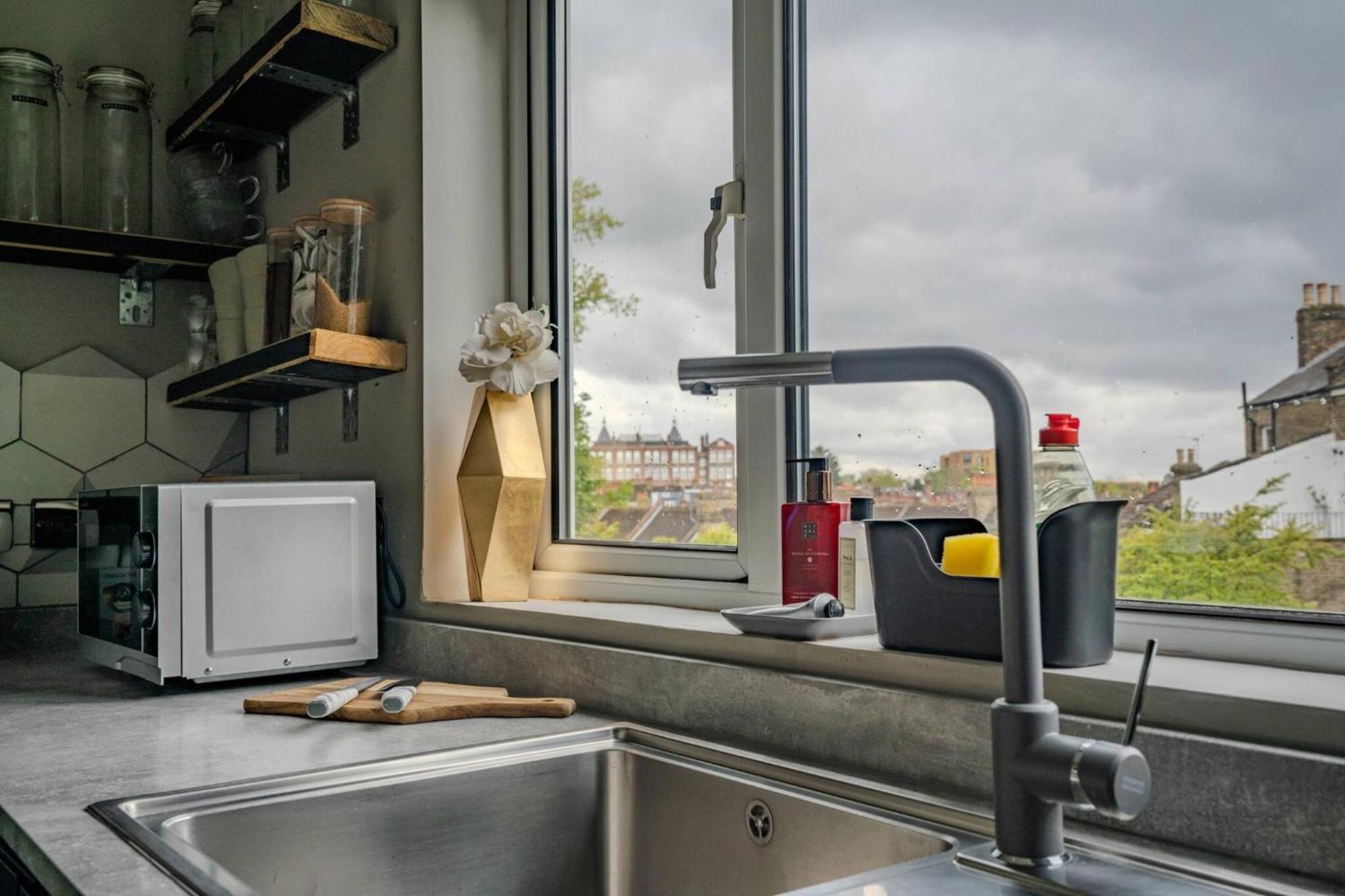 Classical Beauty In Greenwich Apartment London