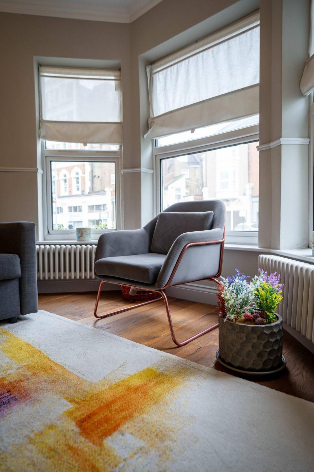 Classical Beauty In Greenwich Apartment